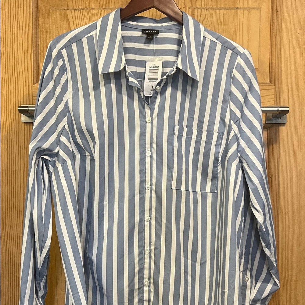 NWT Torrid Blue and White Striped Long Sleeve Woman’s Shirt Sz 18/20